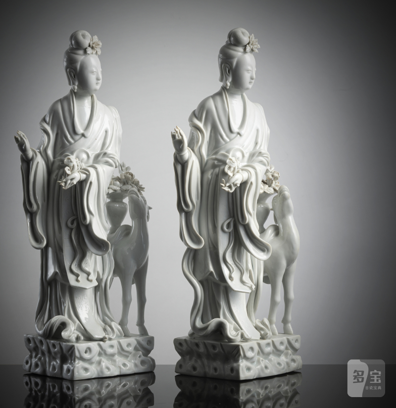 A pair of exquisite Dehua figurines depicting Magu with a deer, standing on a cloud-shaped pedestal with a basket of flowers - 图3
